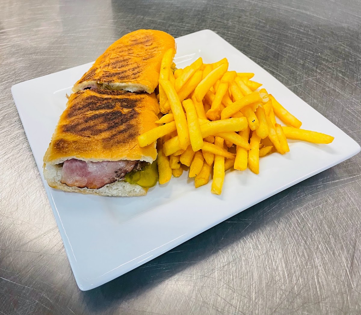 Morenas Latin Bar & Grill-4